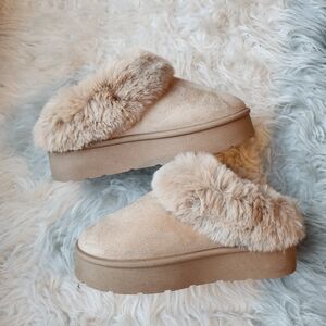 Streetwear Society Beige Faux Fur Mules
